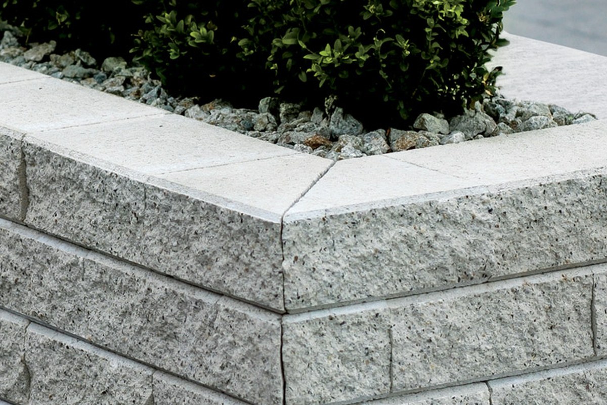 Detail originálneho plotového múrika ABW Alpino