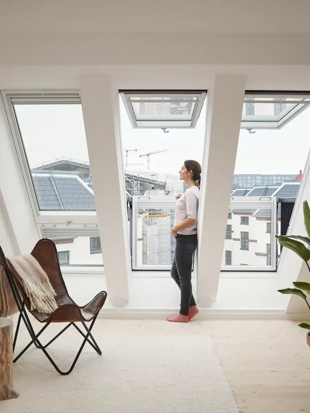 Presvetlené podkrovie so strešnými oknami VELUX